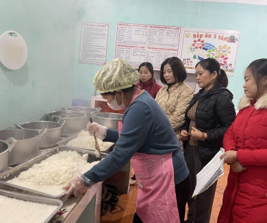 CÔNG TÁC KIỂM TRA BẾP ĂN BÁN TRÚ THÁNG 2 CỦA TRƯỜNG MẦM NON ĐỒNG YÊN
